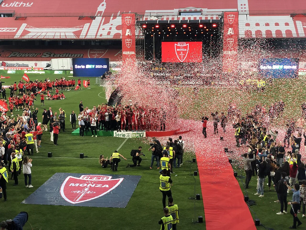 An earlier Monza celebration, not the current Cagliari match.
